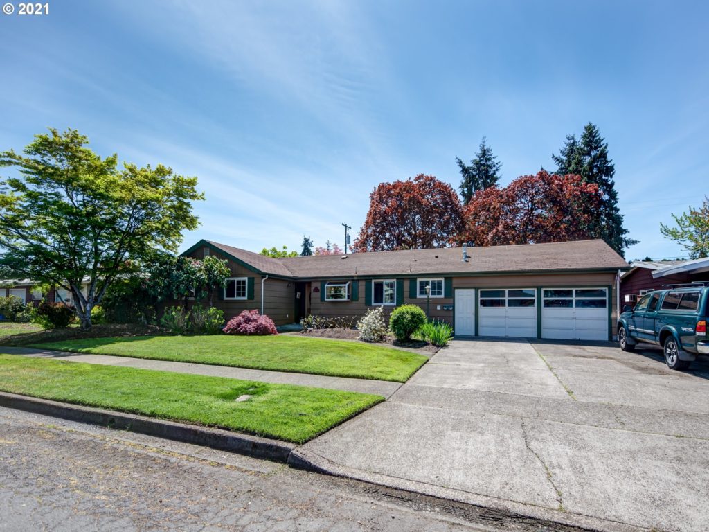 211 WOODLANE DR
Springfield, OR 97477